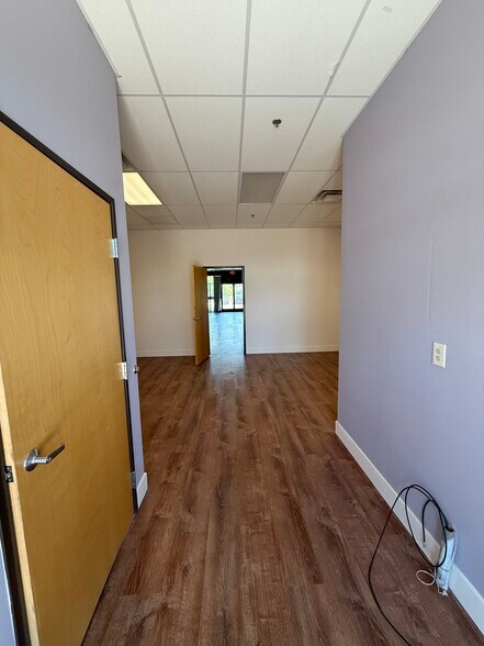 1655 W Chandler Blvd, Chandler, AZ à louer - Photo intérieure - Image 2 de 17