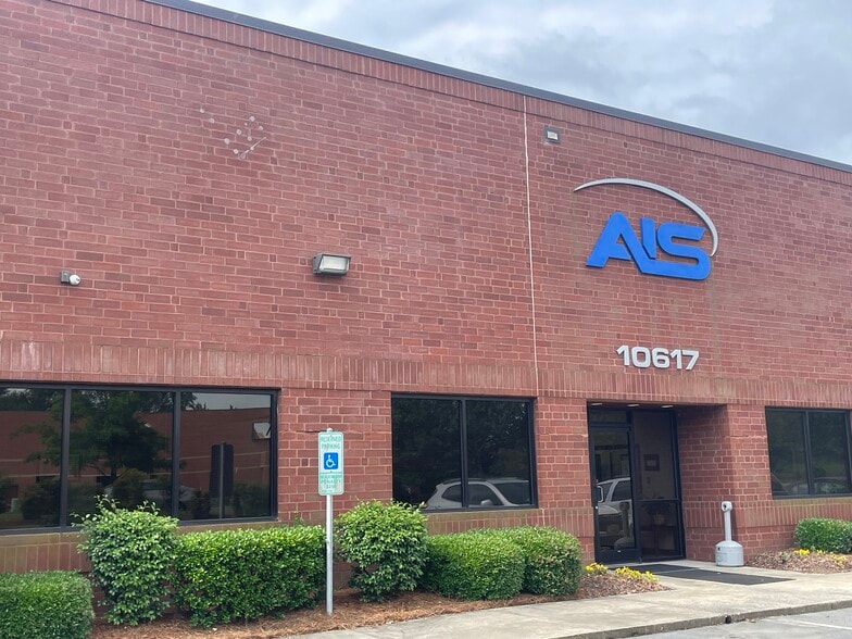 10617 Southern Loop Blvd, Pineville, NC for lease - Building Photo - Image 1 of 9