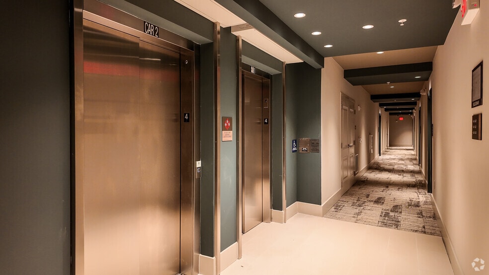 222 S Main St, Mooresville, NC for sale - Interior Photo - Image 2 of 60