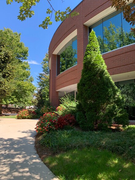 2841 Plaza Pl, Raleigh, NC for lease - Building Photo - Image 2 of 15