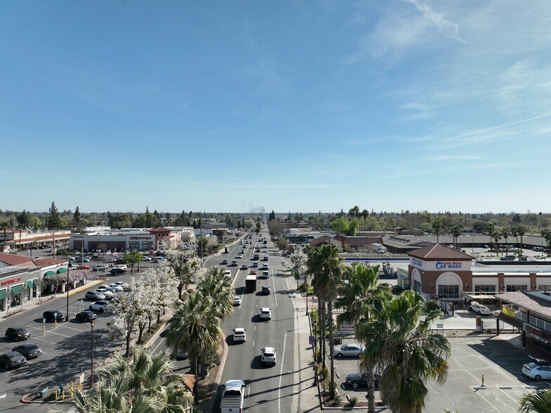 2917-2999 Fulton Ave, Sacramento, CA à vendre - Photo du bâtiment - Image 3 de 19