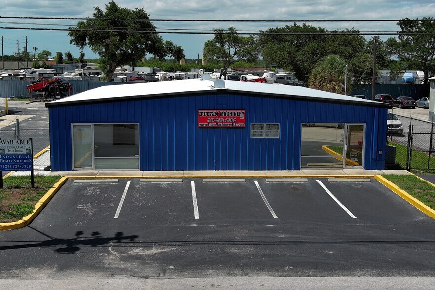 2064 Range Rd, Clearwater, FL à louer - Photo du bâtiment - Image 2 de 14