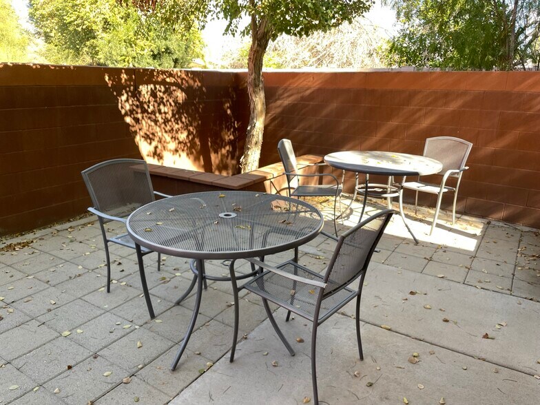 4141 N 32nd St, Phoenix, AZ à louer - Photo du bâtiment - Image 3 de 9