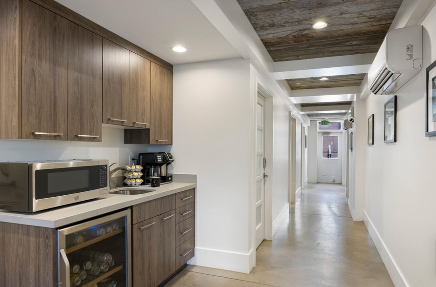 1200 W Lori Ln, Kamas, UT for sale - Interior Photo - Image 2 of 7