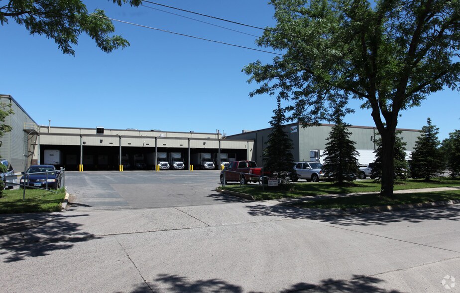 2700 28th St E, Minneapolis, MN à louer - Photo du bâtiment - Image 3 de 6