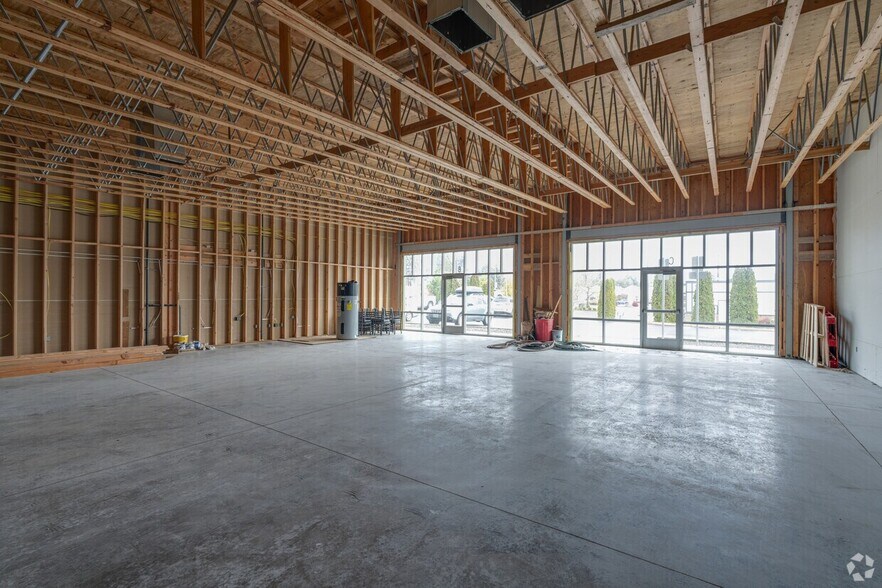 30860 NW Pacific St, North Plains, OR à louer - Photo intérieure - Image 3 de 11