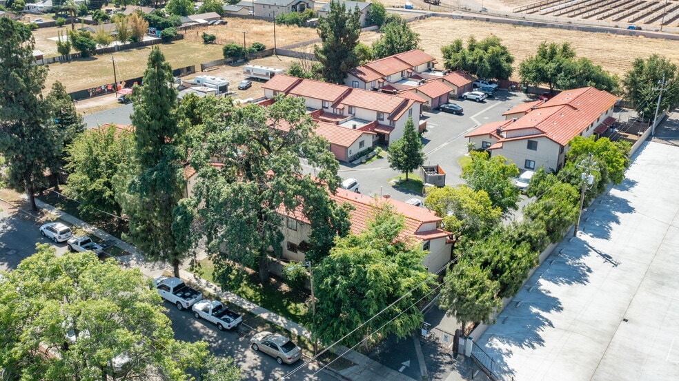 4308 E Woodward Ave, Fresno, CA for sale - Building Photo - Image 2 of 44