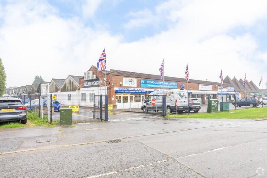 Mancetter Sq, Peterborough à louer - Photo du bâtiment - Image 2 de 2
