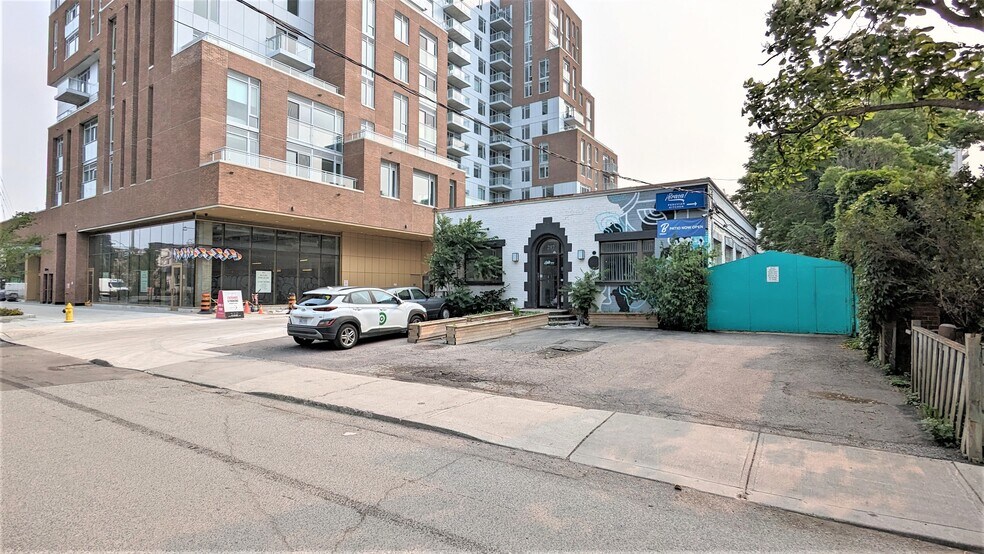 297 Campbell Ave, Toronto, ON à vendre - Photo du bâtiment - Image 3 de 11