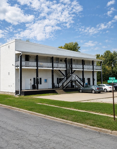740 E Douglas Ave, Jacksonville, IL à vendre - Photo du bâtiment - Image 1 de 6