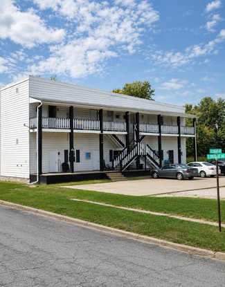 More details for 740 E Douglas Ave, Jacksonville, IL - Multifamily for Sale