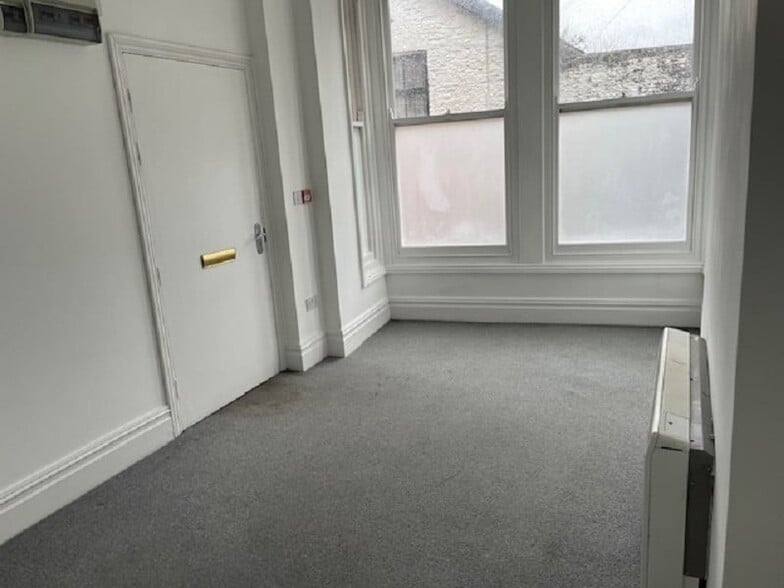 George St, Llandeilo for sale - Interior Photo - Image 3 of 11