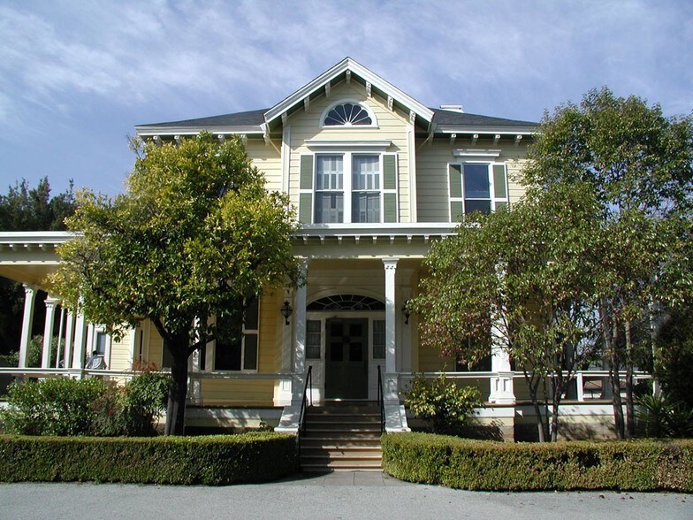 1040 Noel Dr, Menlo Park, CA à louer - Photo du bâtiment - Image 3 de 5