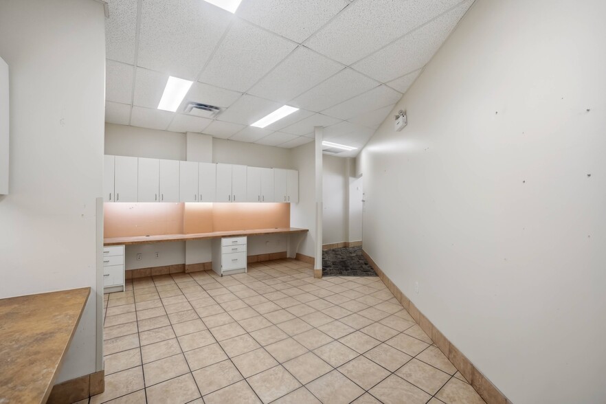152-164 Hwy 8, Hamilton, ON à louer - Photo du bâtiment - Image 3 de 11
