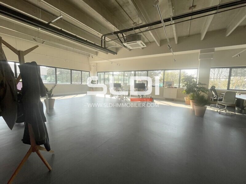 Chemin De L'Epoux, Champagne-au-Mont-d'Or for lease Interior Photo- Image 1 of 5