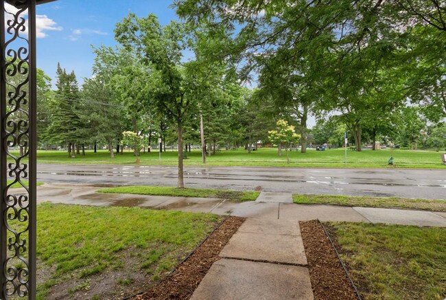 Plus de détails pour 3606 E 34th St, Minneapolis, MN - Multi-résidentiel à vendre