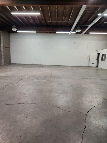 4674 E Waterloo Rd, Stockton, CA for lease - Building Photo - Image 2 of 4