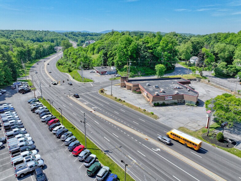 2245 South Rd, Poughkeepsie, NY à louer - Photo du bâtiment - Image 2 de 6