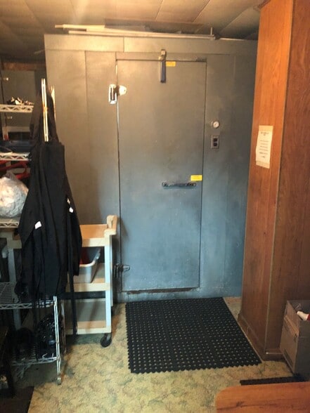 499 Hill St, Green Lake, WI for sale - Interior Photo - Image 3 of 11