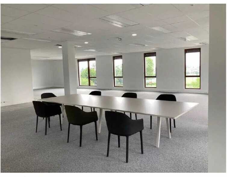 51 Rue Berty Albrecht, Bron for lease - Building Photo - Image 2 of 25