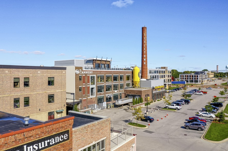 540 N Broadway, Green Bay, WI for lease - Building Photo - Image 1 of 7