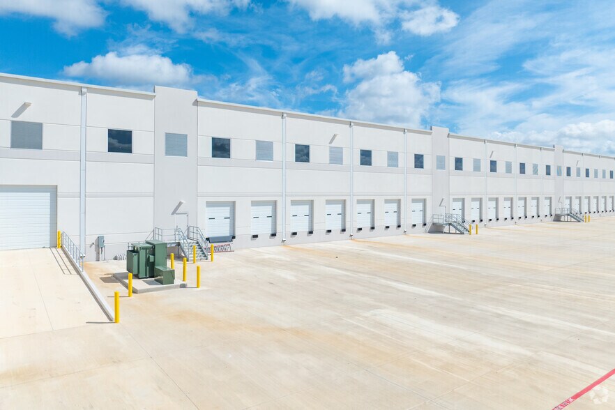 22867 IH-35, Schertz, TX à vendre - Photo du bâtiment - Image 2 de 17