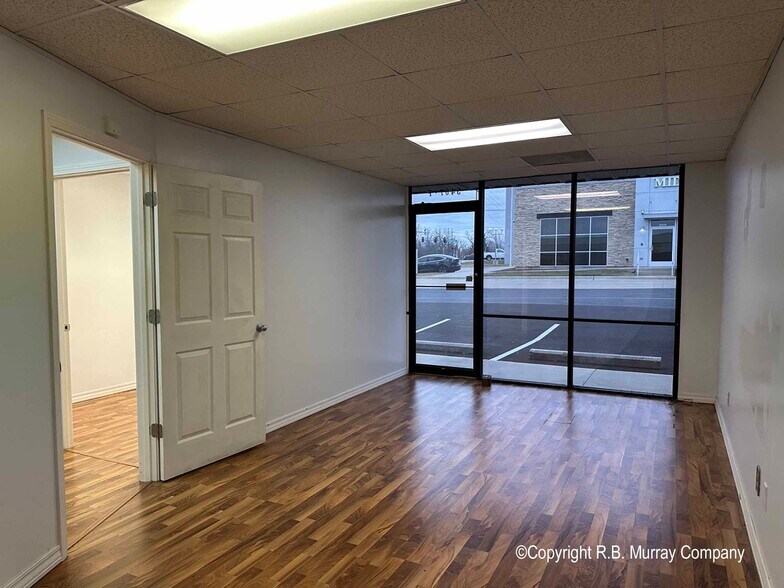 5407 S Campbell Ave, Springfield, MO à louer - Photo du bâtiment - Image 2 de 9