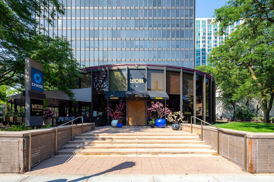 1603 Orrington Ave, Evanston, IL à louer - Photo du bâtiment - Image 3 de 9