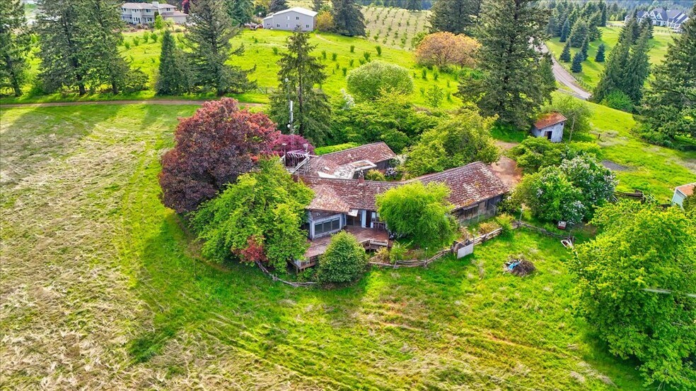 17815 NE Courtney Rd, Newberg, OR à vendre - Photo du bâtiment - Image 2 de 44