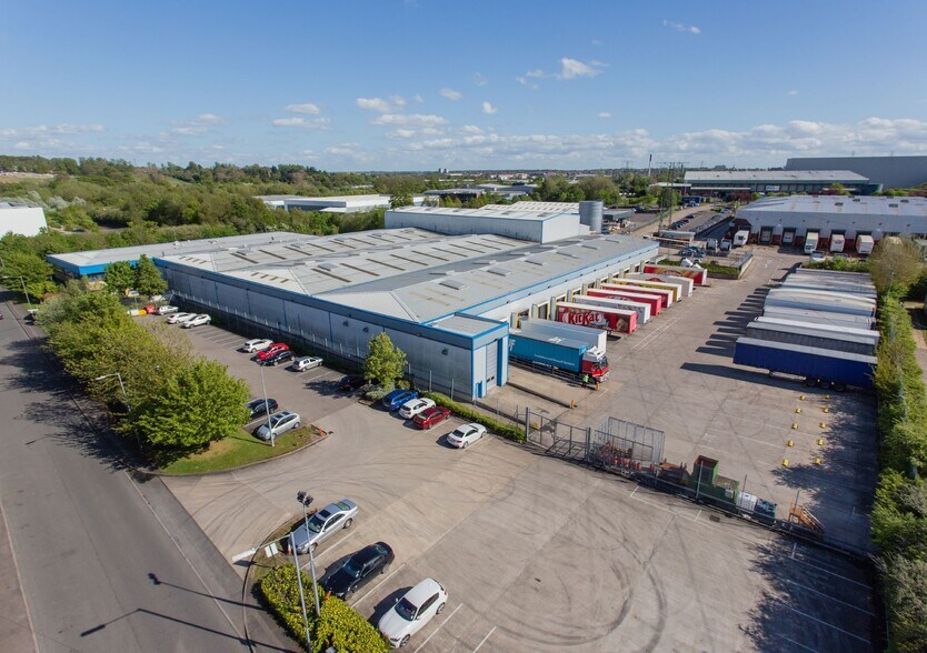 Cosford Ln, Rugby à louer - Photo du bâtiment - Image 2 de 8