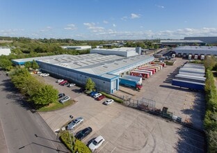 Cosford Ln, Rugby à louer Photo du bâtiment- Image 1 de 8