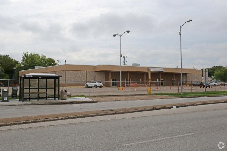 6025 Chimney Rock, Houston, TX for lease - Building Photo - Image 2 of 7