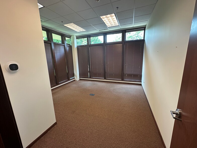 28367 Davis Pky, Warrenville, IL for sale - Building Photo - Image 3 of 10