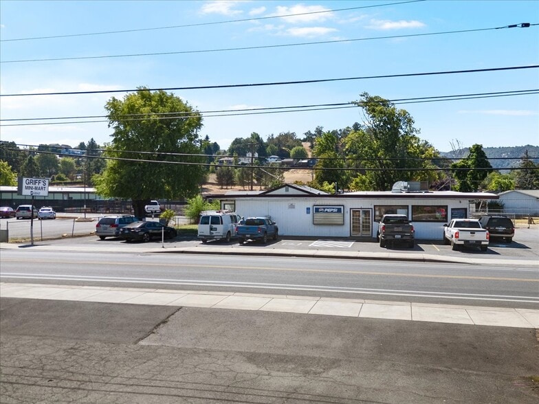 4432 Carnes Rd, Roseburg, OR for sale - Building Photo - Image 1 of 18