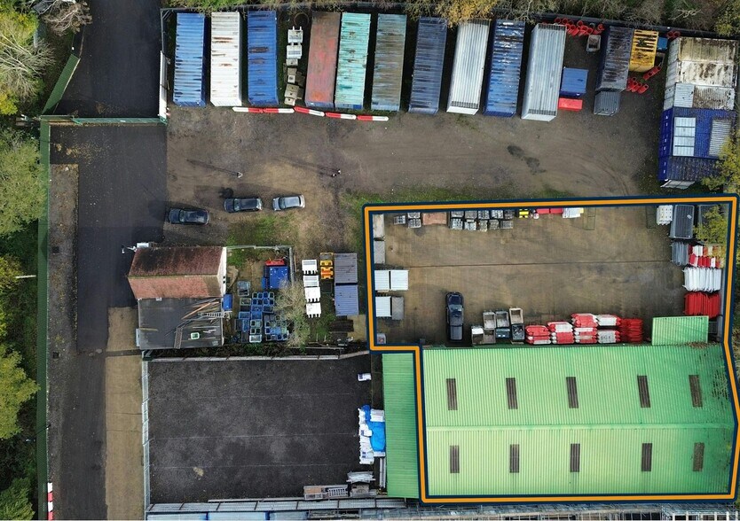 Hillside Yard, Theobalds Park Road, Enfield à louer - Photo du bâtiment - Image 3 de 5