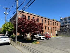 2722 Eastlake Ave E, Seattle, WA for lease Building Photo- Image 2 of 3