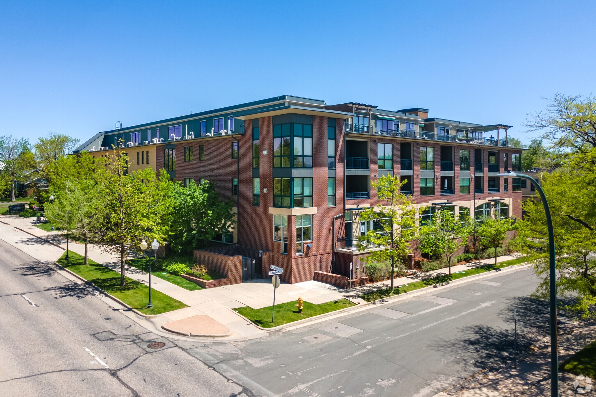 1950 W Littleton Blvd, Littleton, CO à vendre Photo du bâtiment- Image 1 de 1
