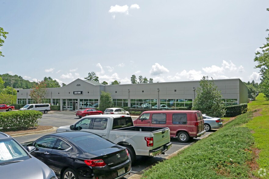 4506 S Miami Blvd, Durham, NC à louer - Photo du bâtiment - Image 2 de 17