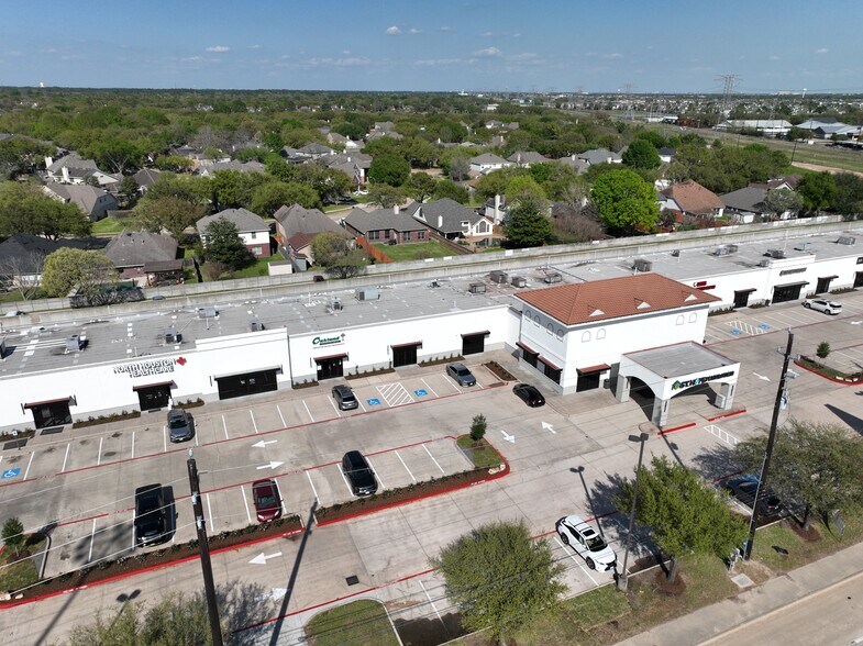 20320 Northwest Fwy, Houston, TX à louer - Photo du bâtiment - Image 3 de 19