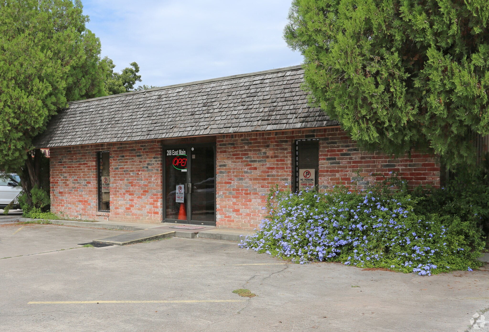 208 E Main St, Tomball, TX à vendre Photo principale- Image 1 de 3