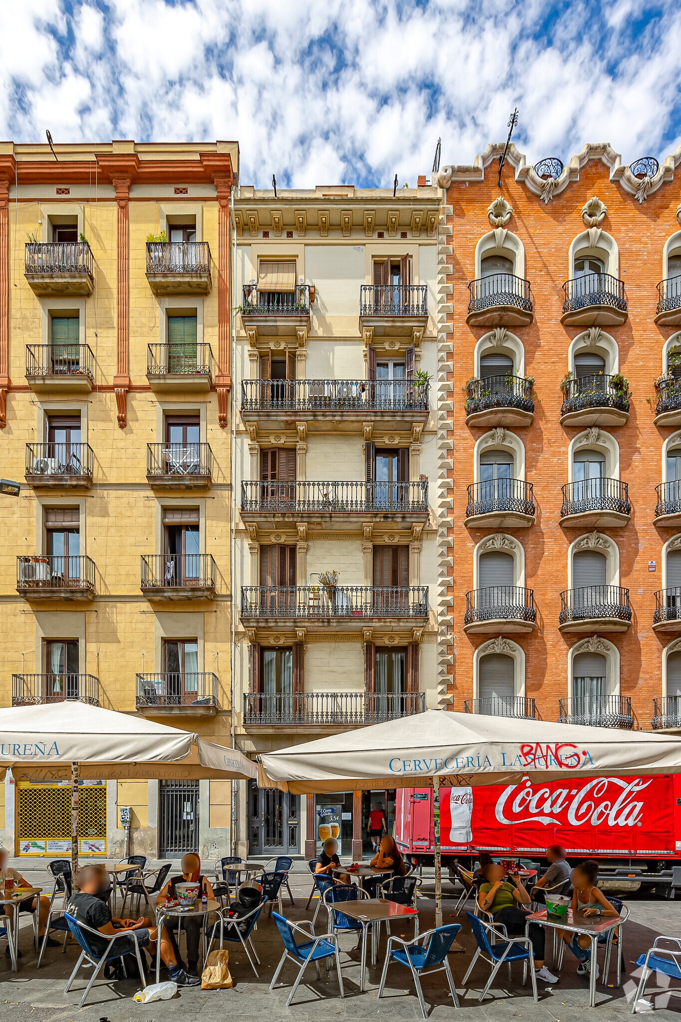 Retail in Barcelona, Barcelona for lease Primary Photo- Image 1 of 2