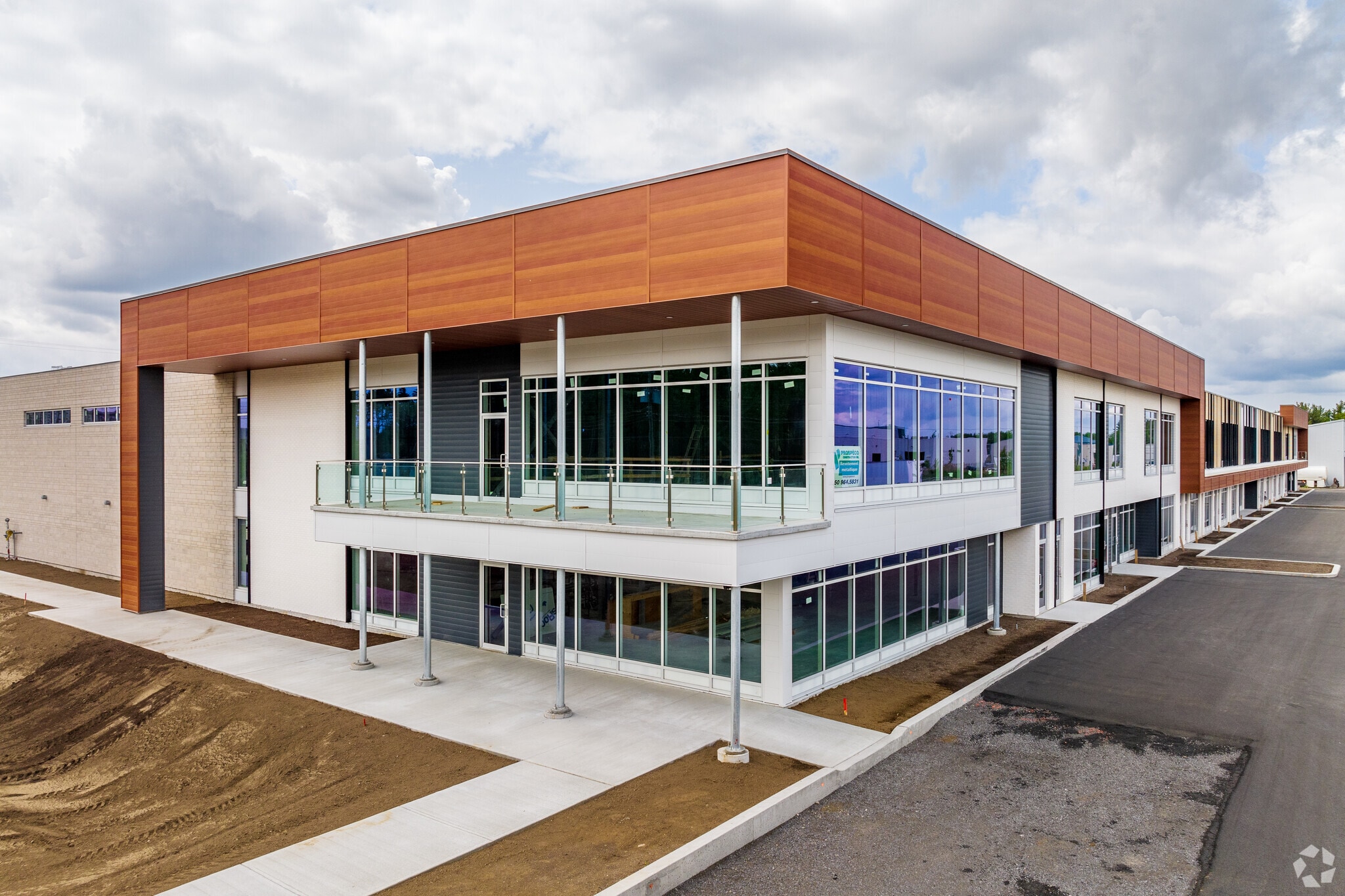 31 St Jean-Paul-Cayer, Blainville, QC for sale Primary Photo- Image 1 of 1