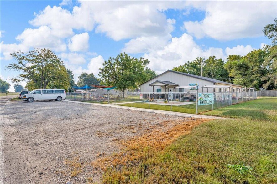 109 E Railroad St, Silver Lake, KS à vendre - Photo du bâtiment - Image 2 de 50