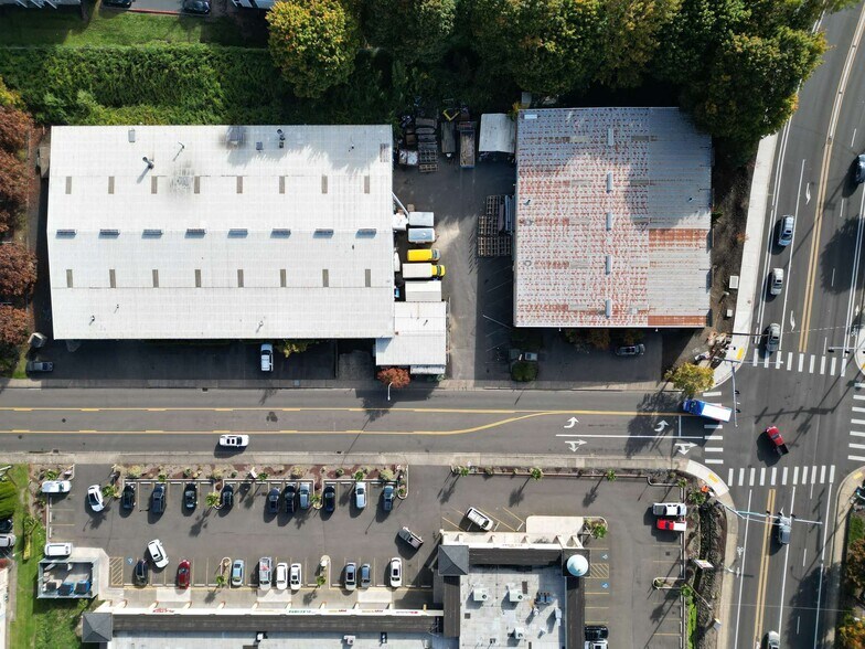 Two Industrial Warehouse Buildings portefeuille de 2 propriétés à vendre sur LoopNet.ca - Aérien - Image 3 de 16
