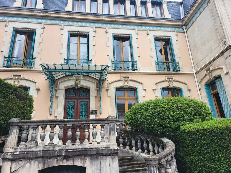 Office in Grenoble for lease - Building Photo - Image 1 of 1