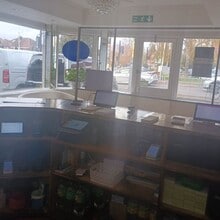 4 Willow Tree Ln, Hillingdon for lease Interior Photo- Image 2 of 9