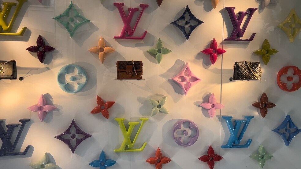 351 San Lorenzo Ave, Coral Gables, FL à louer - Vidéo sur l’inscription commerciale - Image 2 de 7