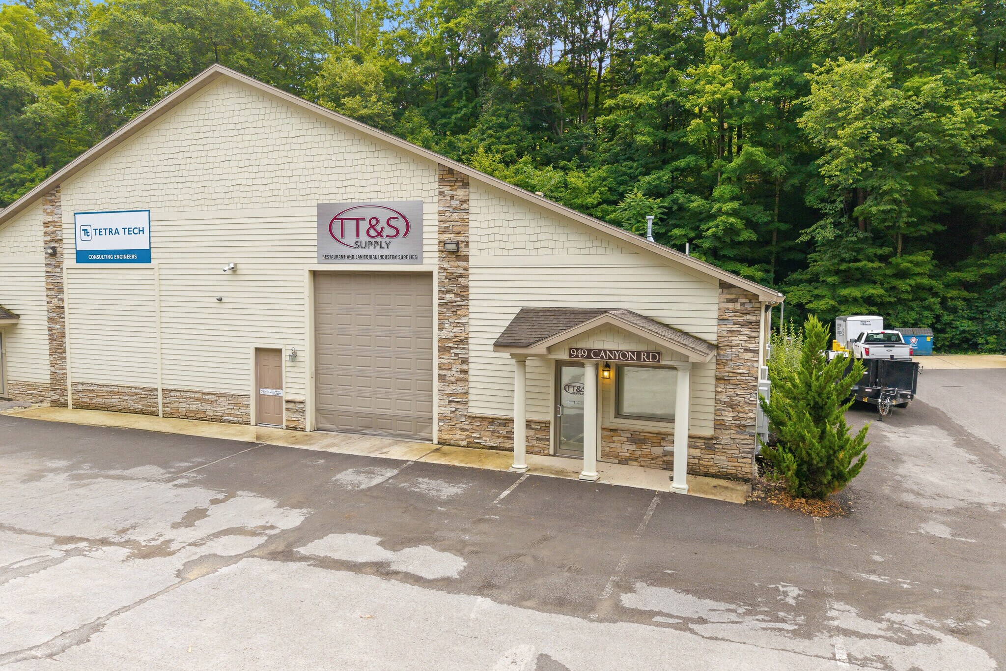 949 Canyon Rd, Morgantown, WV à louer Photo du bâtiment- Image 1 de 12