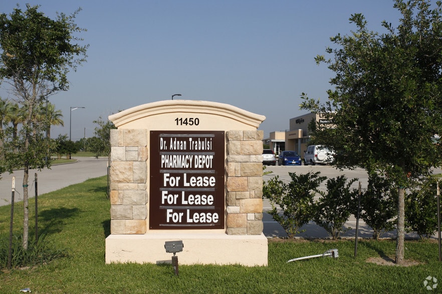 11450 Space Center Blvd, Houston, TX for lease - Building Photo - Image 2 of 27
