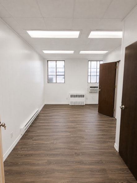 372 Ten Eyck St, Brooklyn, NY for lease - Building Photo - Image 3 of 6